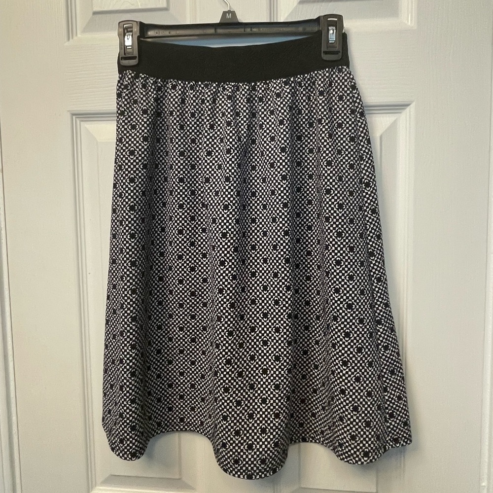 Small black/white check design skirt